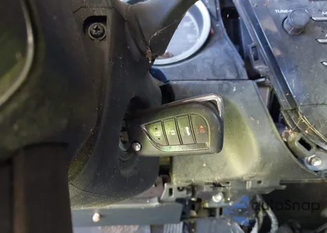 2018 Toyota Camry Le z USA, uszkodzony, nr VIN 4T1B11HK5JU564475